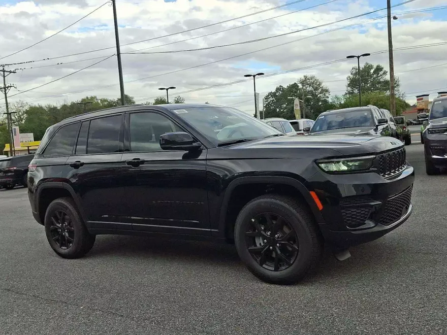 2025 Jeep Grand Cherokee Altitude photo 1