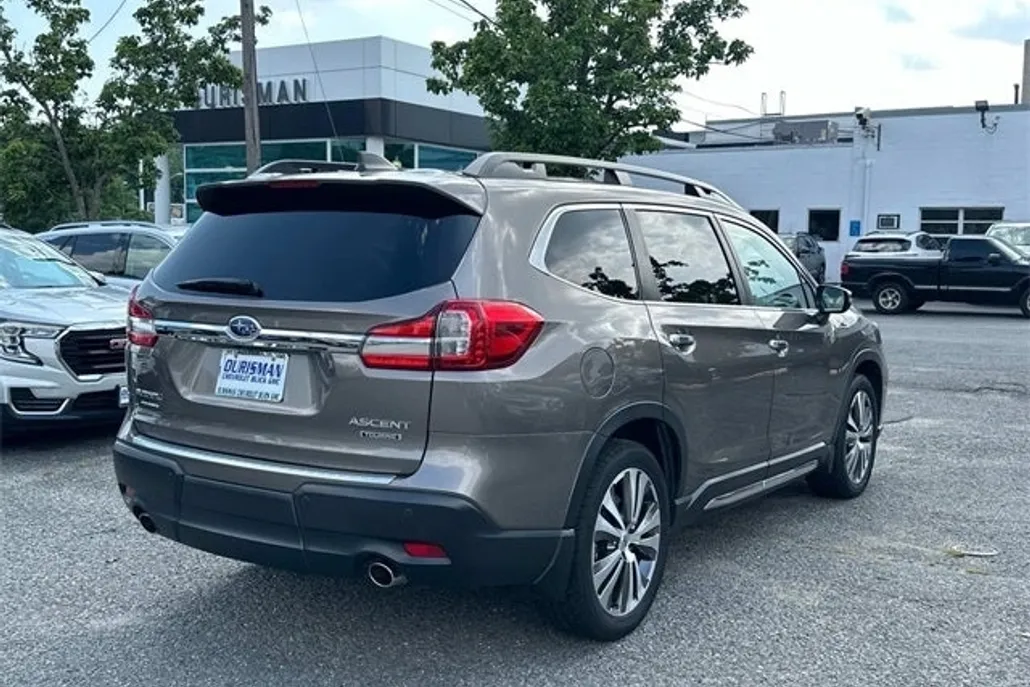 2022 Subaru Ascent Touring photo 1