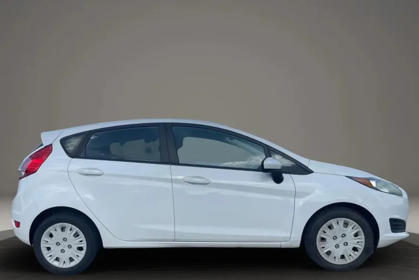 2016 Ford Fiesta S photo 1