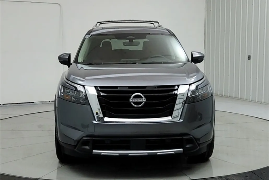 2025 Nissan Pathfinder Platinum photo 1