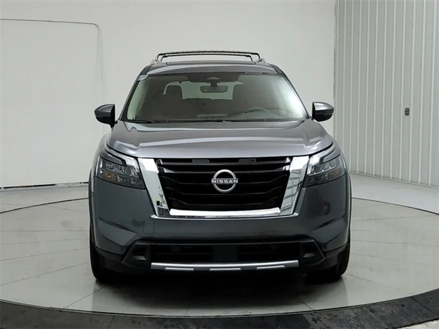 2025 Nissan Pathfinder Platinum photo 1