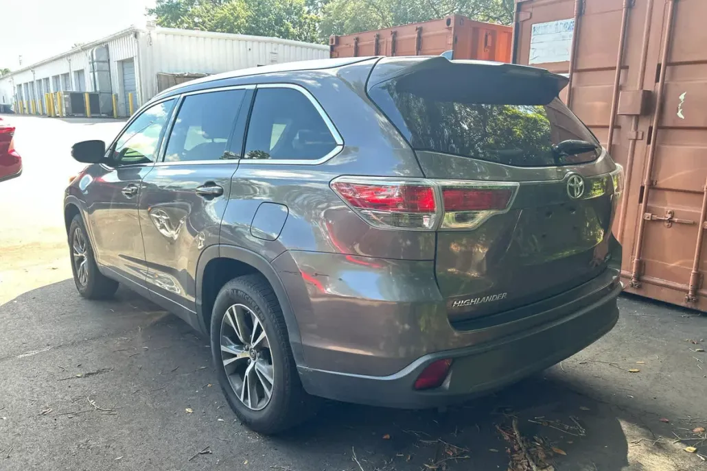 2016 Toyota RAV4 XLE photo 1