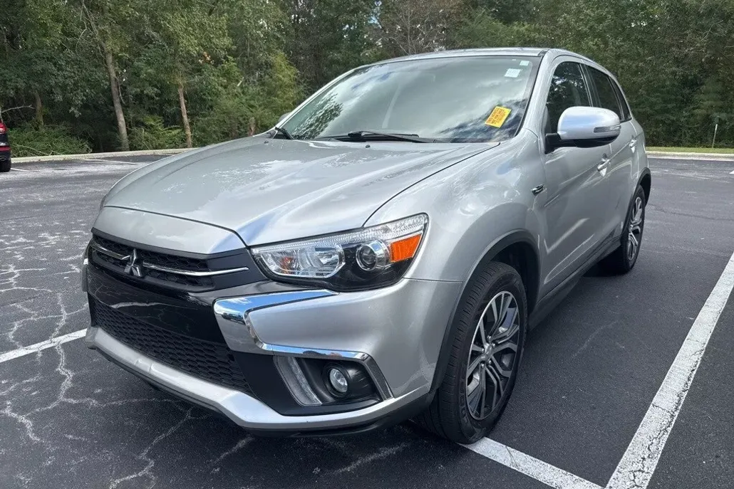 2018 Mitsubishi Outlander Sport SE photo 1