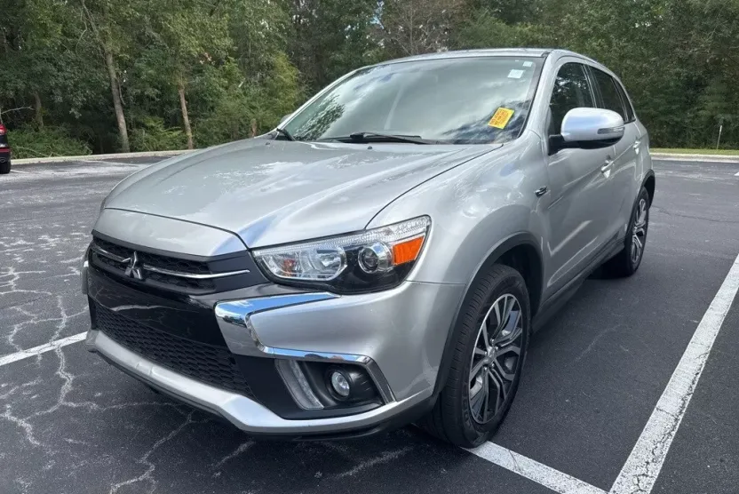 2018 Mitsubishi Outlander Sport SE photo 1