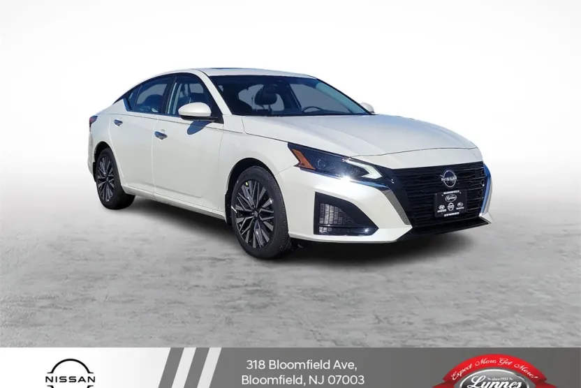 2025 Nissan Altima SV photo 1