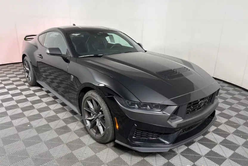 2025 Ford Mustang Dark Horse photo 1