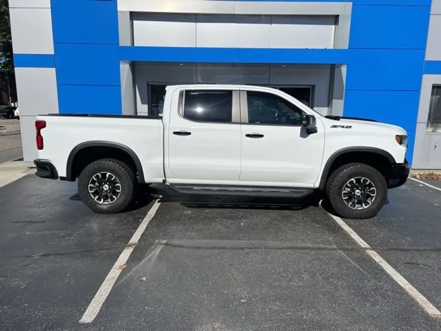 2024 Chevrolet Silverado 1500 ZR2 photo 1