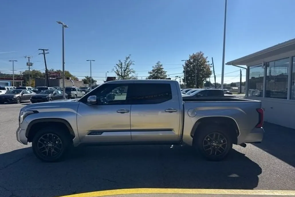 2022 Toyota Tundra Platinum photo 1