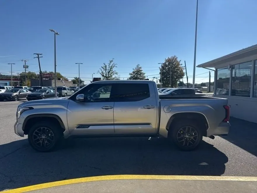 2022 Toyota Tundra Platinum photo 1