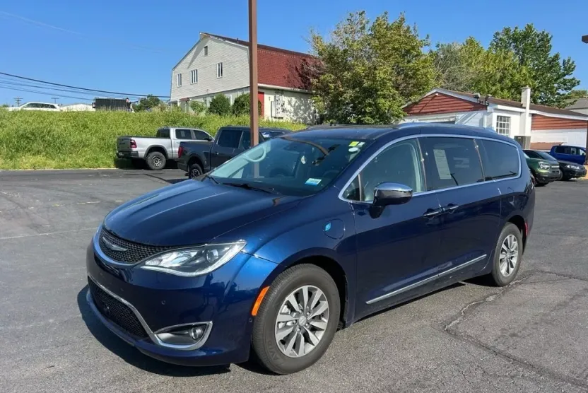 2020 Chrysler Pacifica Hybrid Limited photo 1