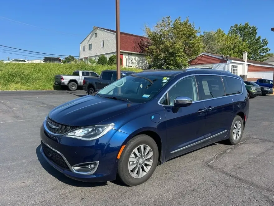 2020 Chrysler Pacifica Hybrid Limited photo 1