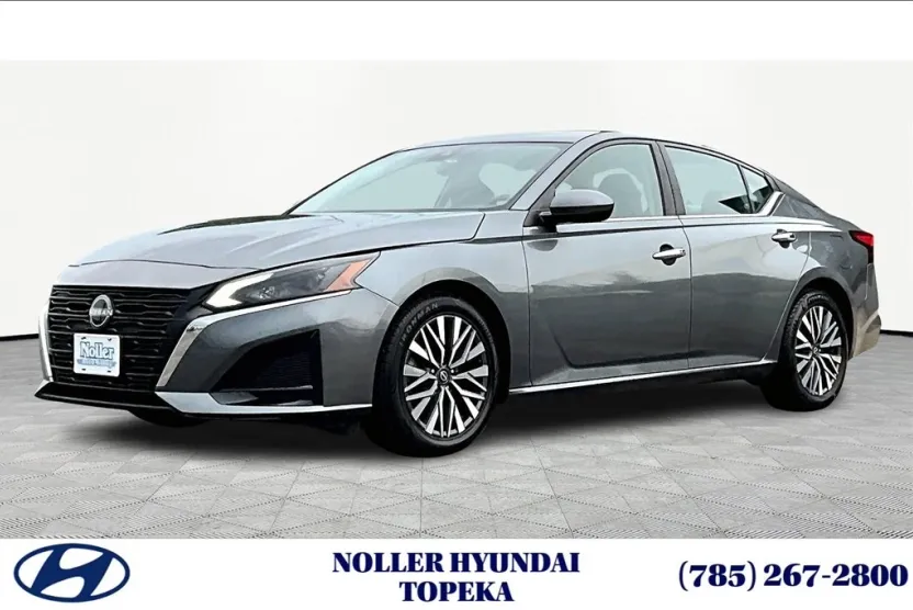 2023 Nissan Altima 2.5 SV photo 1