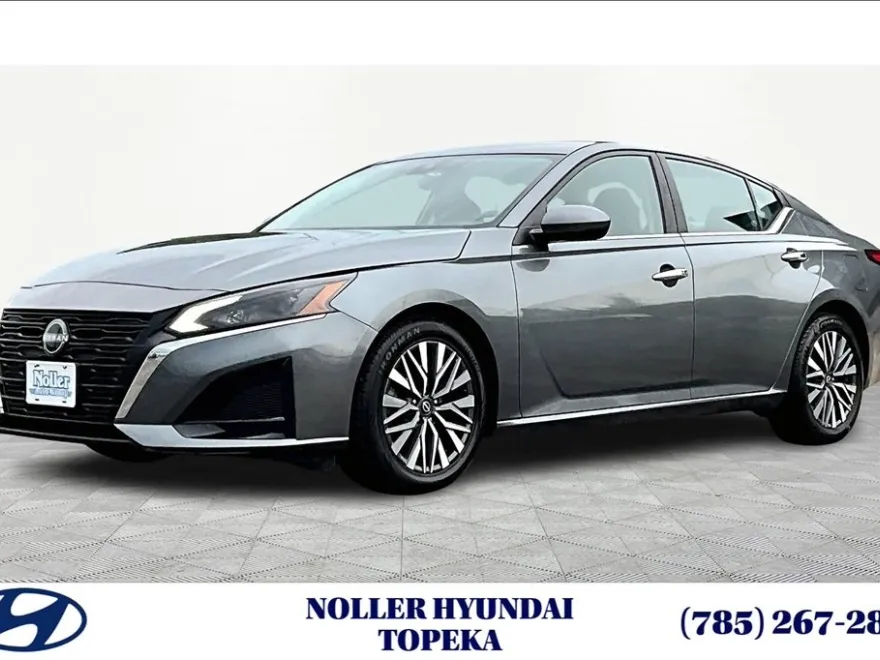 2023 Nissan Altima 2.5 SV photo 1