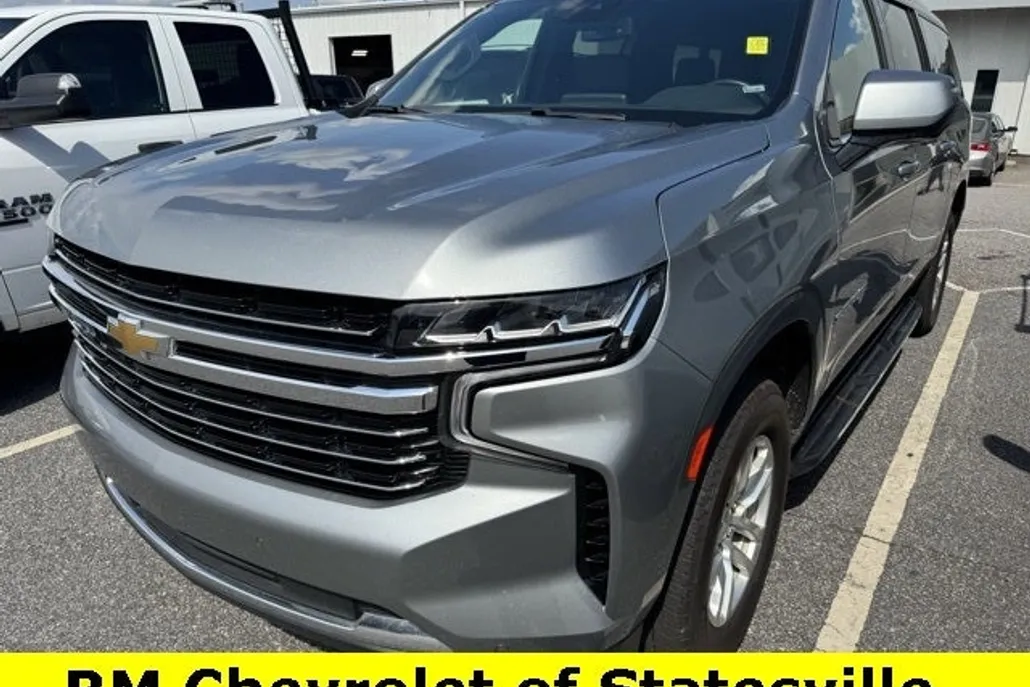 2024 Chevrolet Suburban LT photo 1