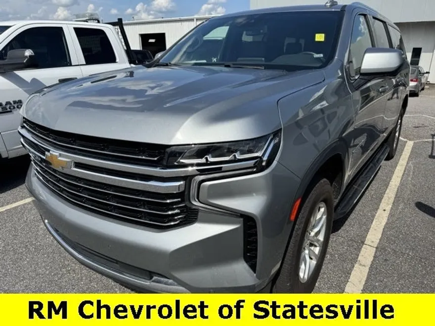2024 Chevrolet Suburban LT photo 1