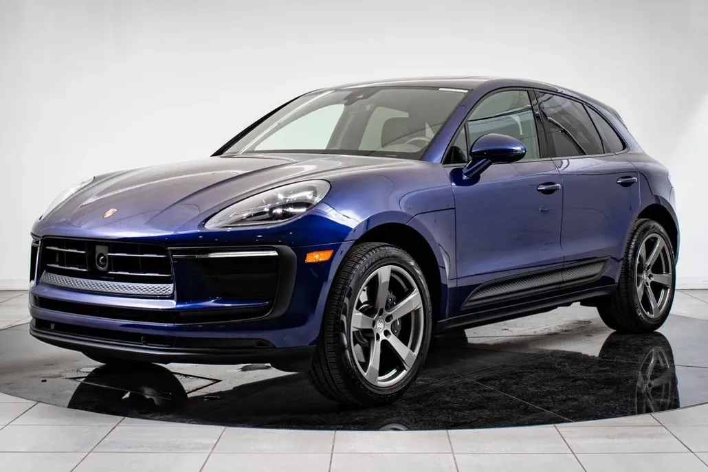 2024 Porsche Macan T photo 1