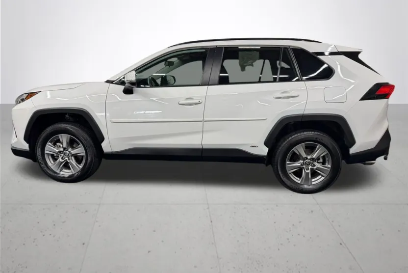 2023 Toyota RAV4 Hybrid LE photo 1