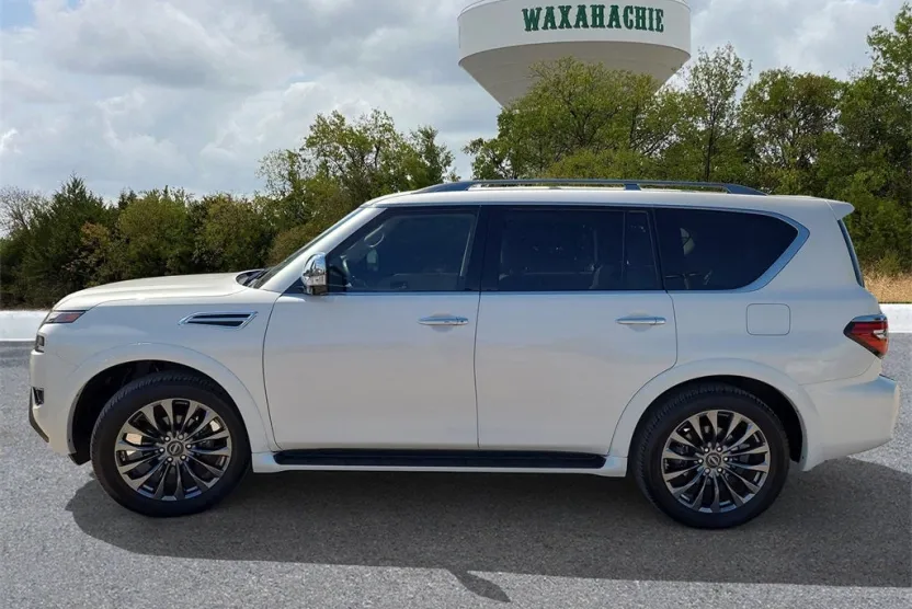 2024 Nissan Armada Platinum photo 1