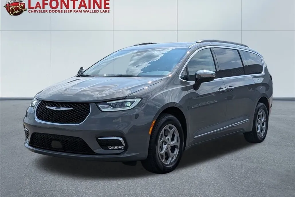2023 Chrysler Pacifica Limited photo 1