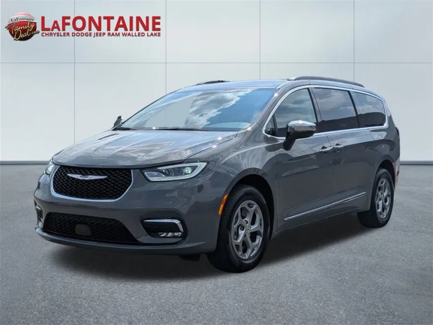 2023 Chrysler Pacifica Limited photo 1