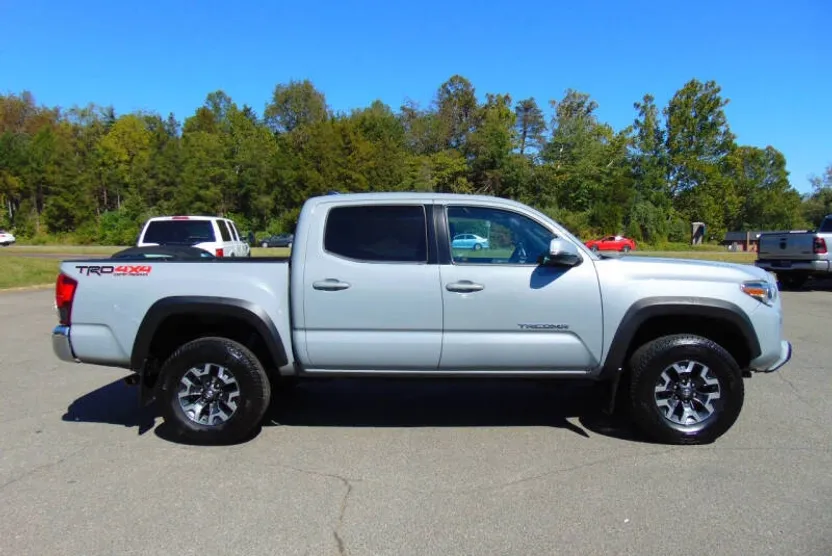 2018 Toyota Tacoma TRD Off-Road photo 1