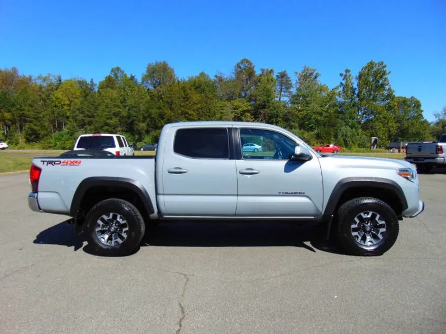 2018 Toyota Tacoma TRD Off-Road photo 1
