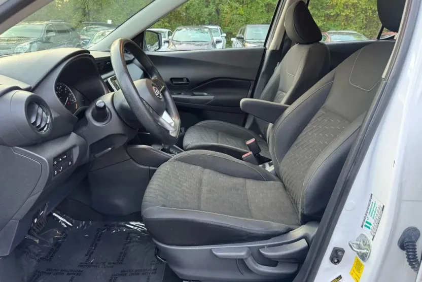 2022 Nissan Kicks S photo 1