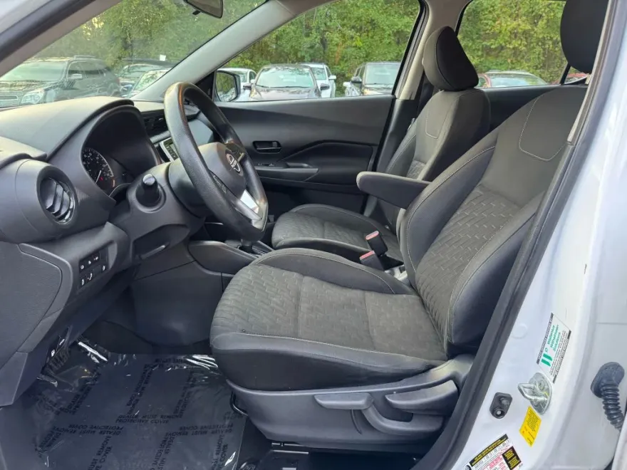 2022 Nissan Kicks S photo 1