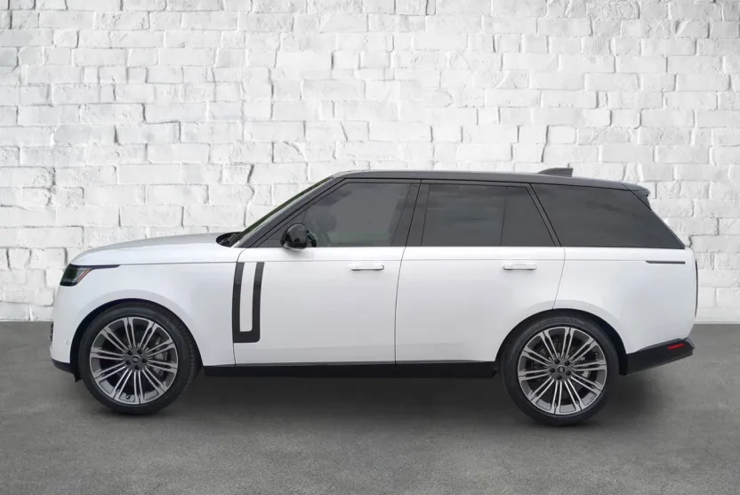 2025 Land Rover Range Rover SE photo 1