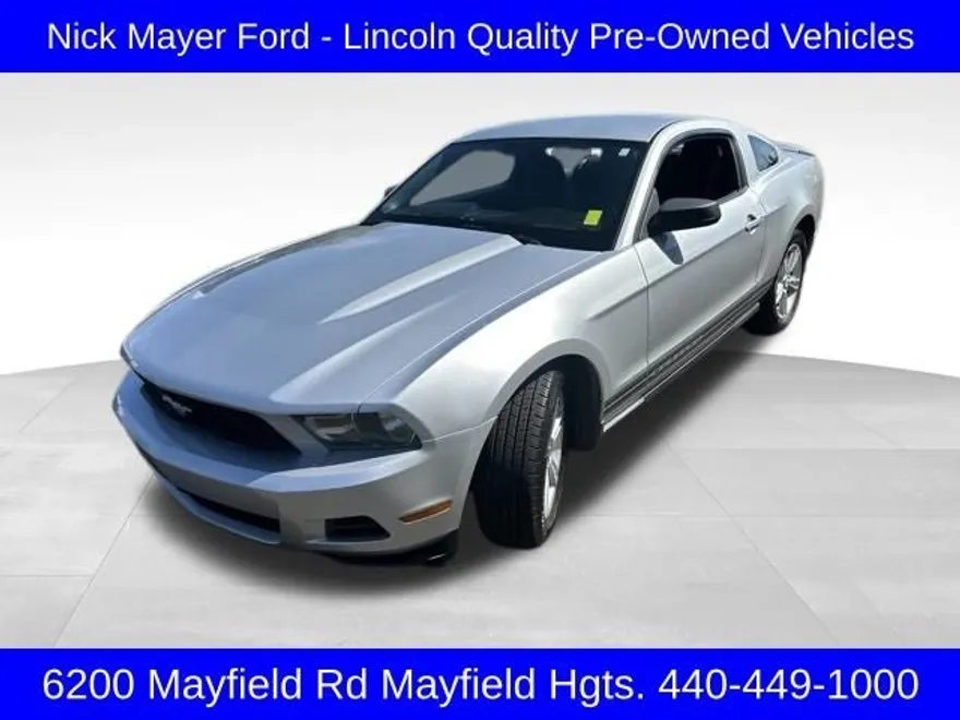 2011 Ford Mustang V6 photo 1
