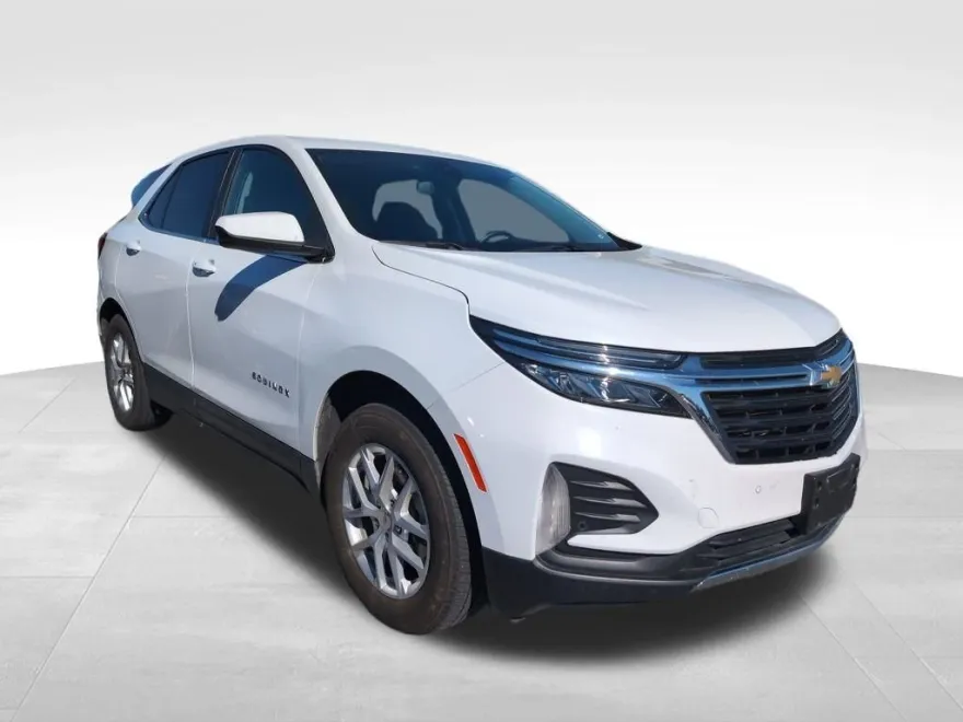 2024 Chevrolet Equinox LT photo 1