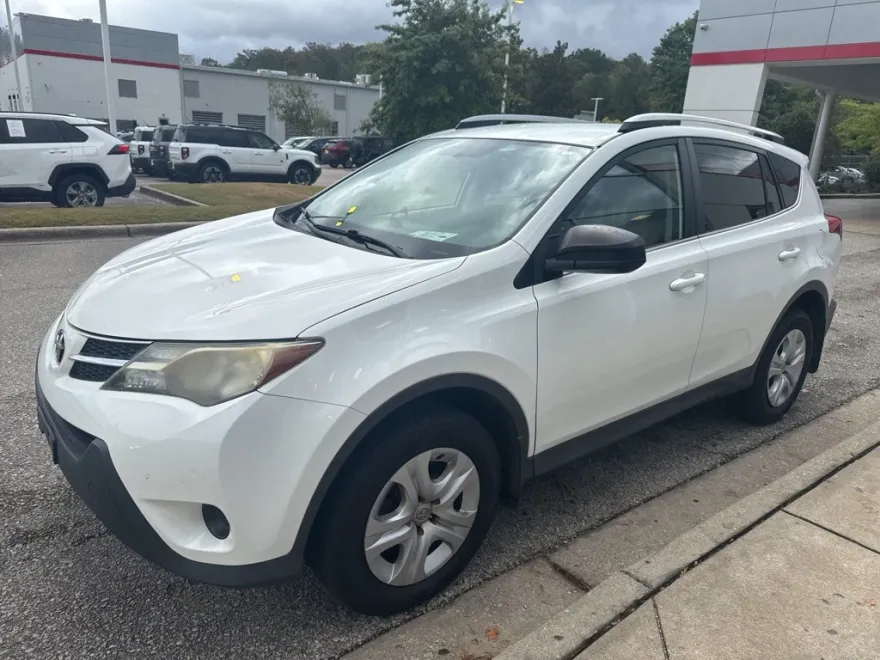 2013 Toyota RAV4 LE photo 1