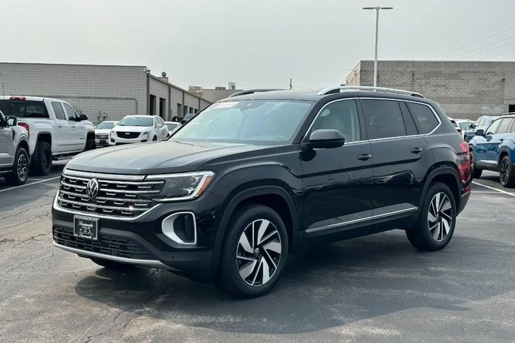 2025 Volkswagen Atlas SEL photo 1