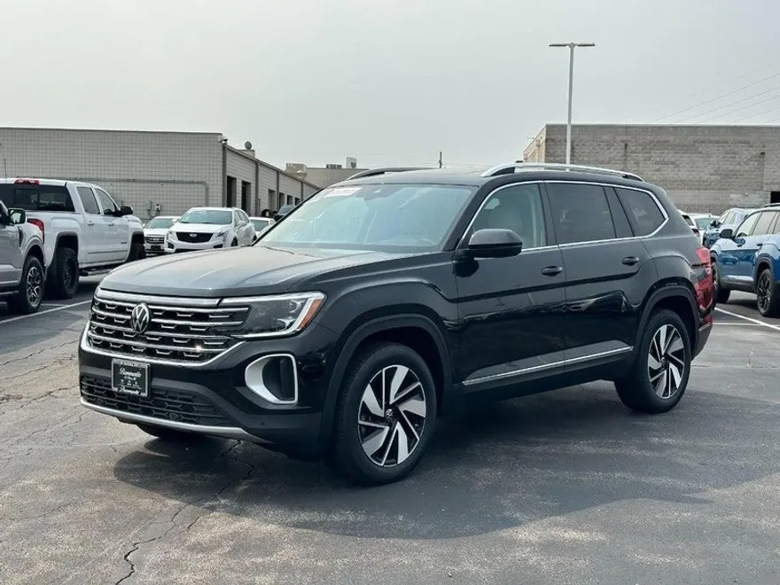 2025 Volkswagen Atlas SEL photo 1