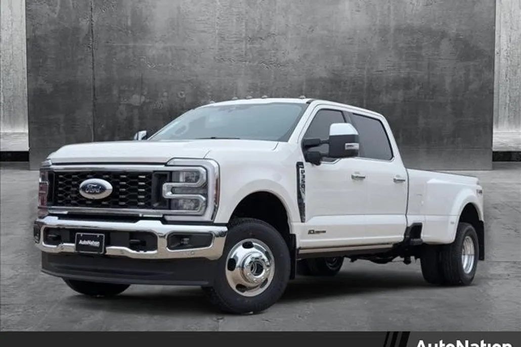 2025 Ford F-350 Lariat photo 1