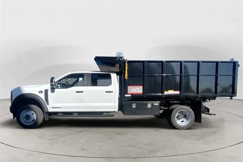 2024 Ford F-550 photo 1