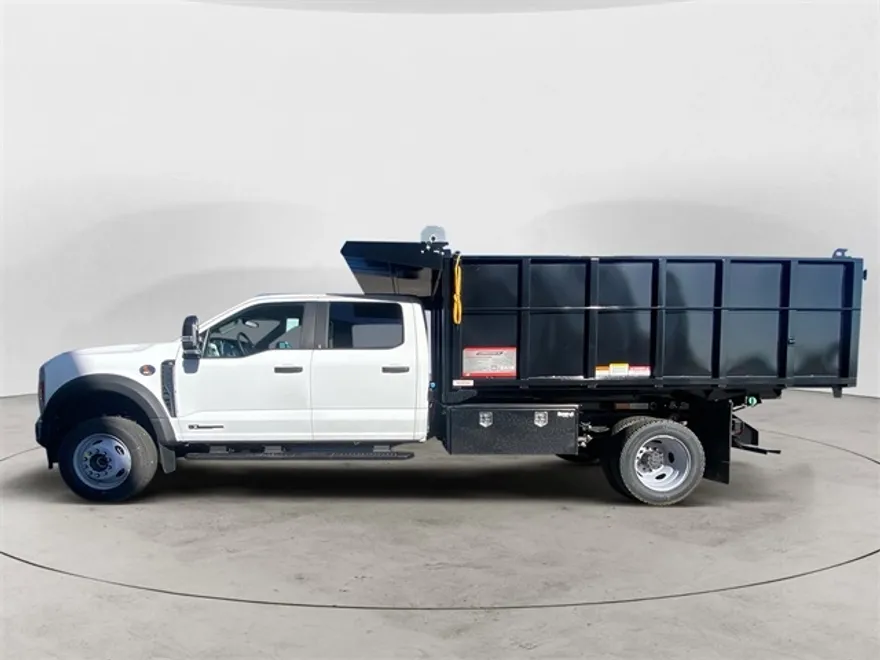 2024 Ford F-550 photo 1