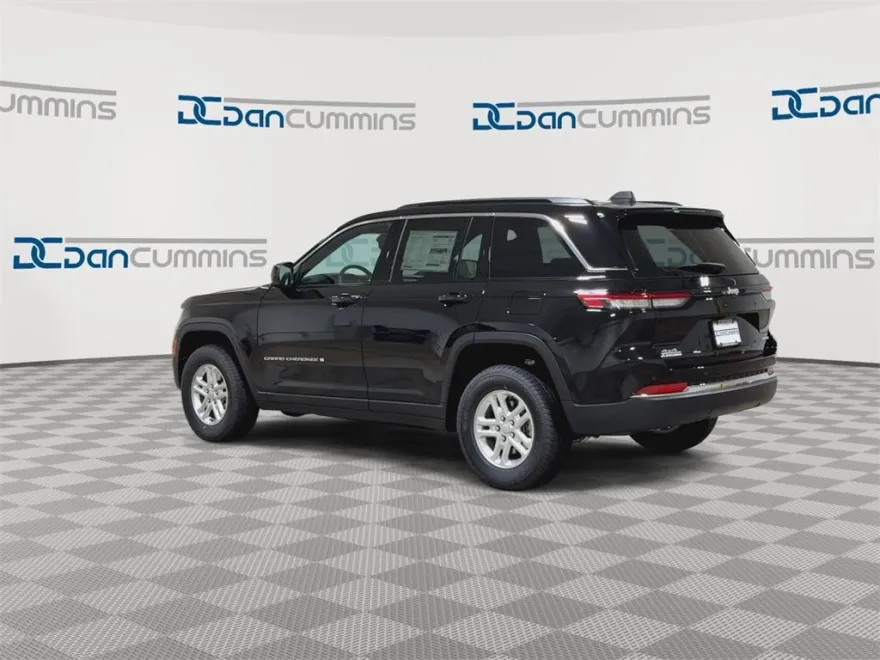 2025 Jeep Grand Cherokee Laredo photo 1
