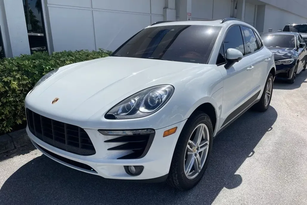 2017 Porsche Macan Base photo 1