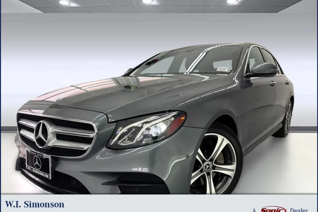 2017 Mercedes Benz E 300 Sport Sedan photo 1