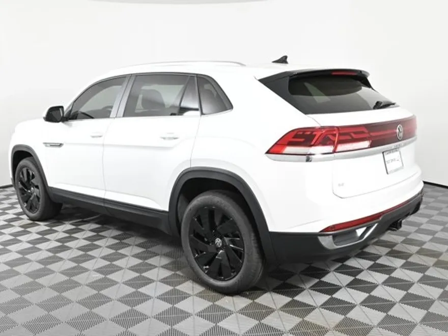 2026 Volkswagen Atlas Cross Sport SE Technology photo 1