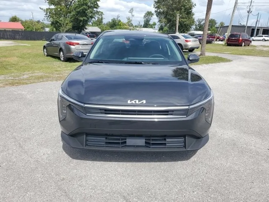 2025 Kia K4 LXS photo 1