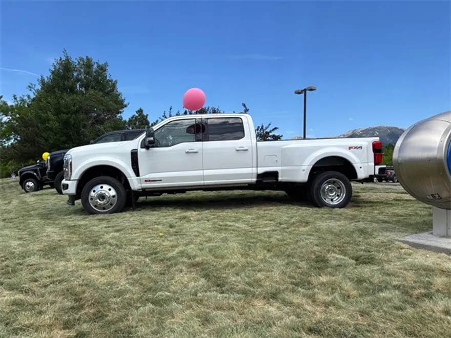 2025 Ford F-450 photo 1