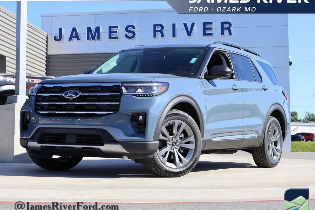 2025 Ford Explorer photo 1