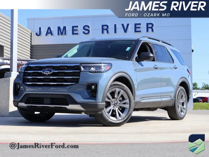 2025 Ford Explorer photo 1