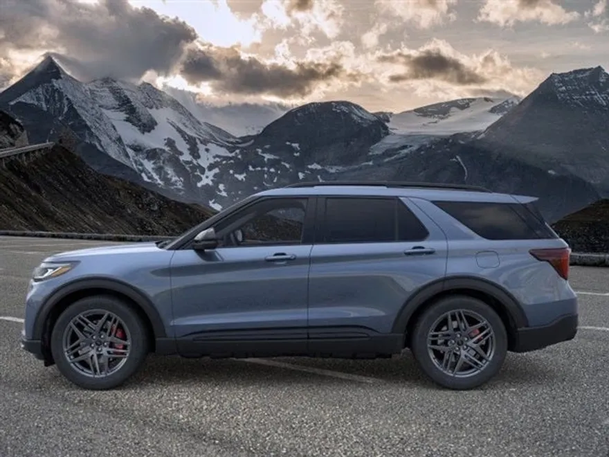 2025 Ford Explorer ST photo 1
