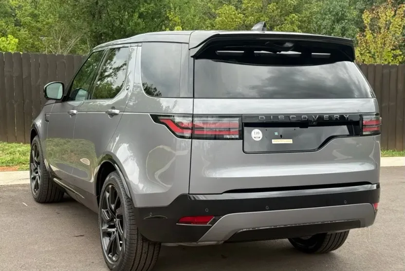 2025 Land Rover Discovery SE photo 1