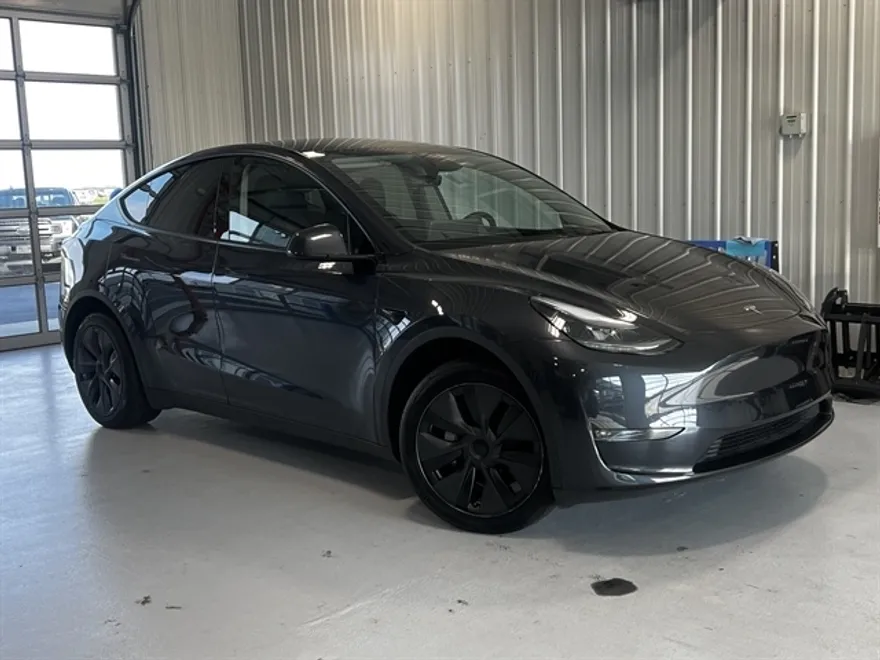 2025 Tesla Model Y Long Range photo 1