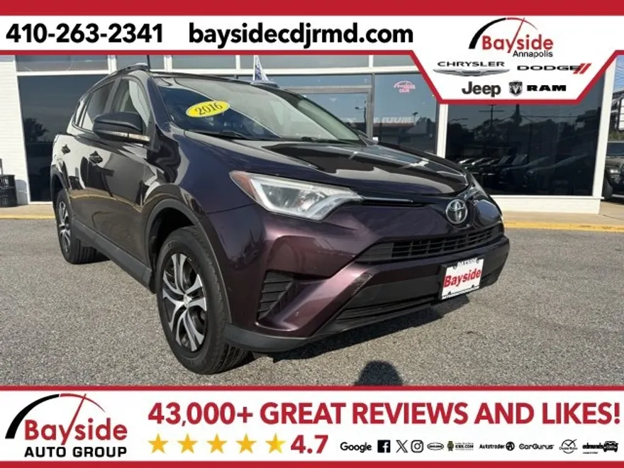2016 Toyota RAV4 LE photo 1