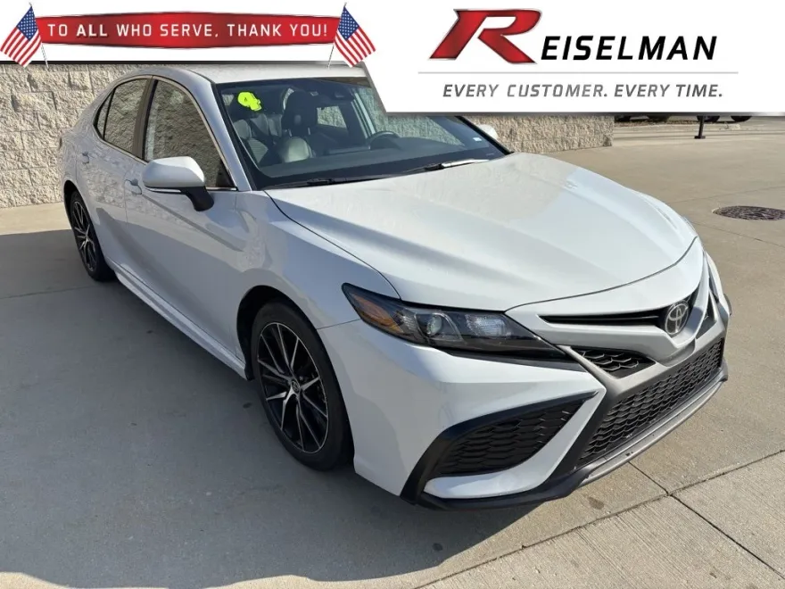 2024 Toyota Camry SE photo 1